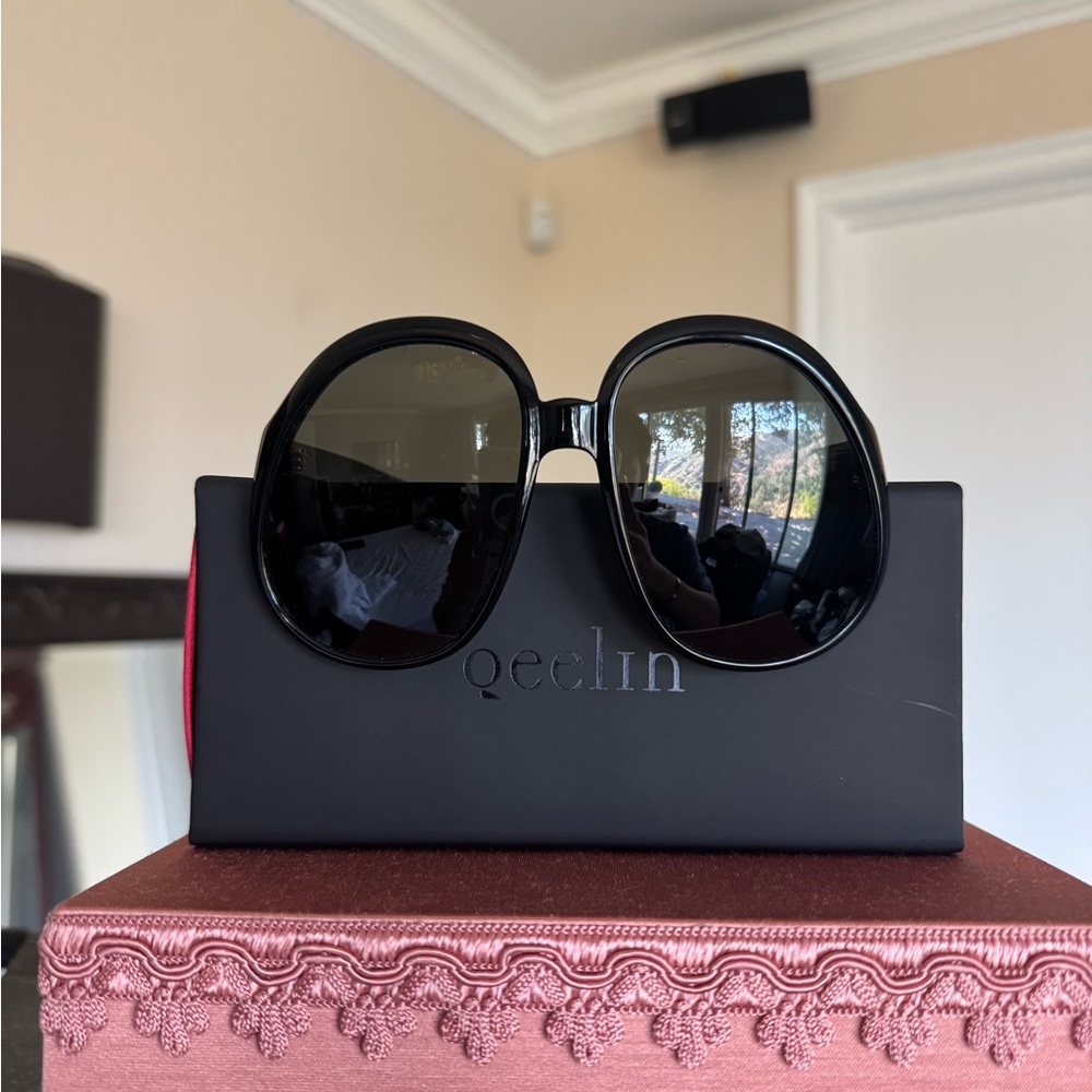 🛍️ Qeelin Black Oversized Sunglasses